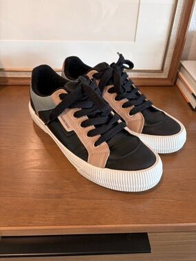 Rocket Dog Women's Cheery Comfort Plush Foam Sneaker - Size 10 Shoes